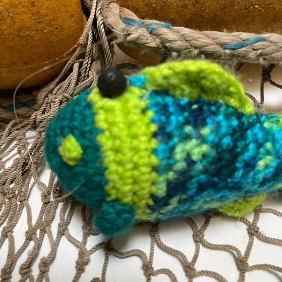 Crochet Green & Blue Lava Bead Essential Oil Diffuser Fish Deco Ornament SK - Picture 5 of 5
